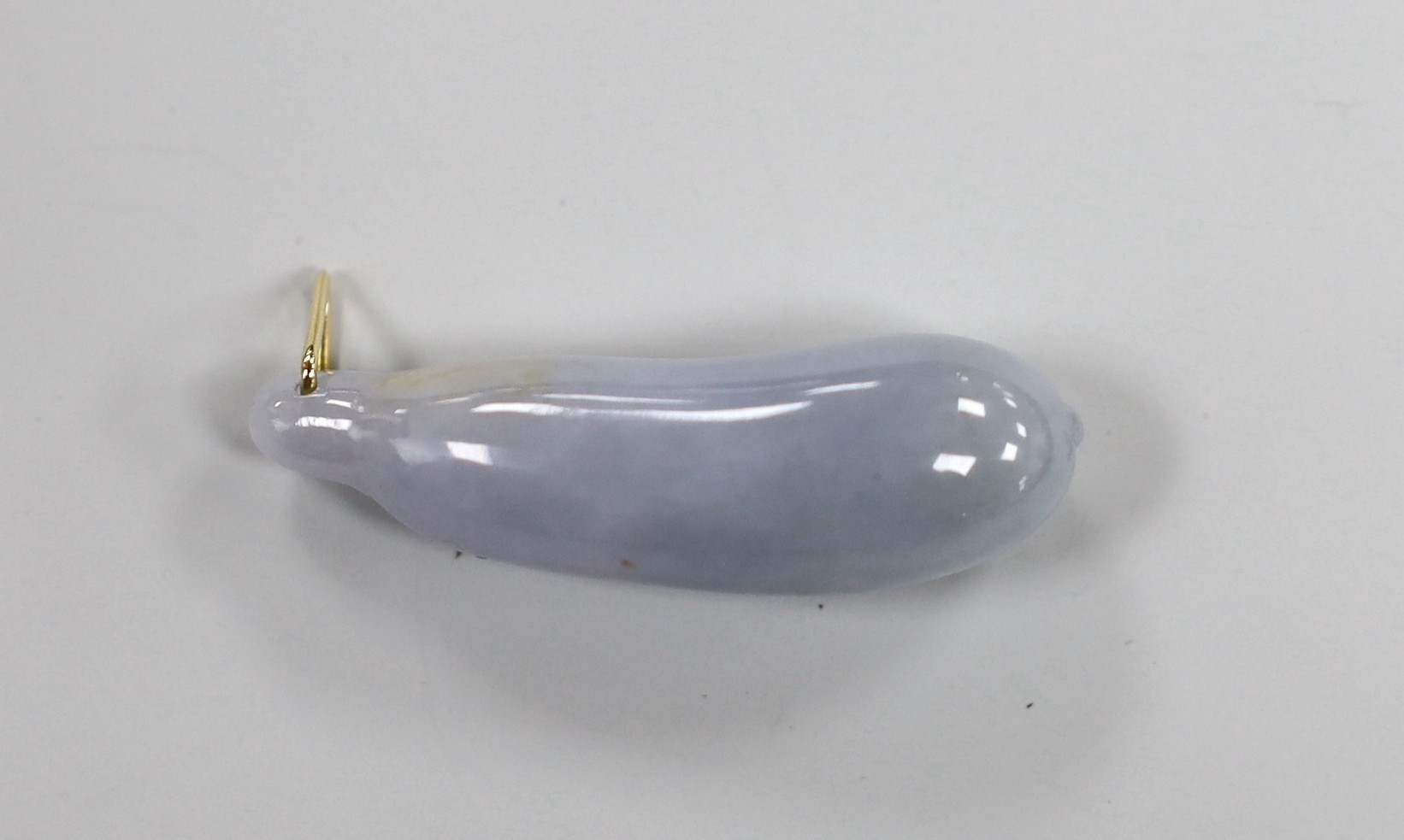 A lavender jadeite gourd shaped pendant, with Gem & Pearl Laboratory Report dated 21/5/2022, 35mm.